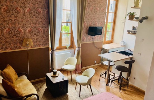 Oloron-Sainte-Marie Apartment | Une maison de famille