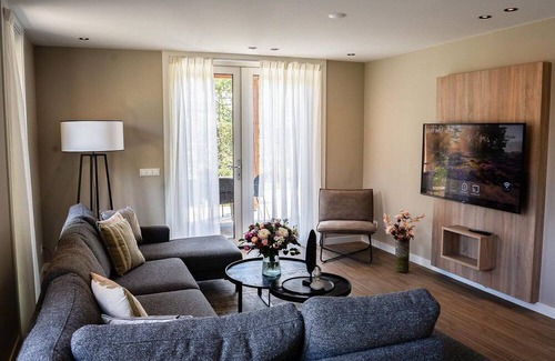 Municipality of Ede House | The pleasant Forest Villas are suitable for up to eight persons and have four bedrooms with en-suite bathrooms including a toilet and one separate toilet. The rooms are divided over two floors.