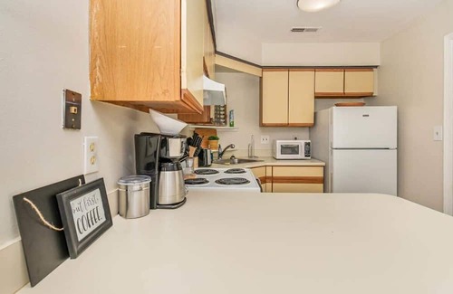 Northeast Virginia Beach Apartment | The Pinewood Suite Su