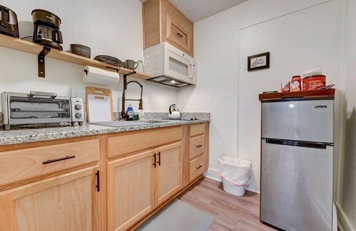 Central Oklahoma City Apartment | Art-Center of City-Fabulous shower