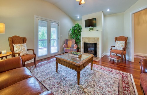 Waynesville House | Relax at Arabian Ridge - Waynesville, Canton