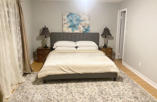 Brampton House | Modern furnished and fully stocked 4 bed, 3 bath house in central Brampton