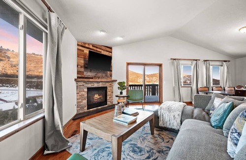 Park City Cabin | Cozy family friendly getaway 2 King Beds/Mountain View’s & Complimentary Coffee!