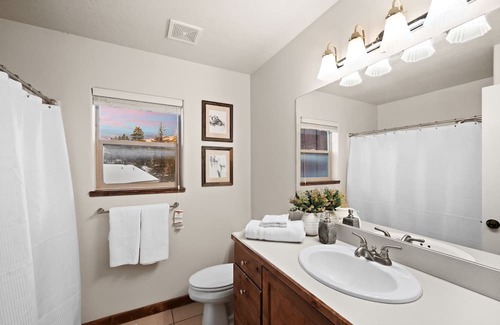 Park City Cabin | Cozy family friendly getaway 2 King Beds/Mountain View’s & Complimentary Coffee!