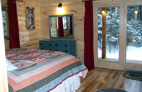 Greenville Cabin | Waterfront log cabin with rustic luxury in the Moosehead Lake region