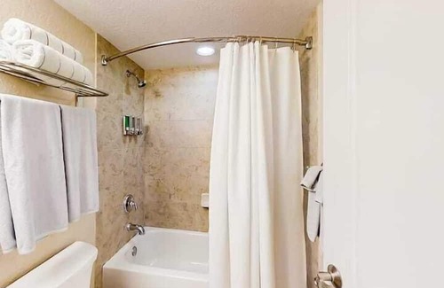 Capri Isle Apartment | 2 Bedroom 825086 by Houzlet