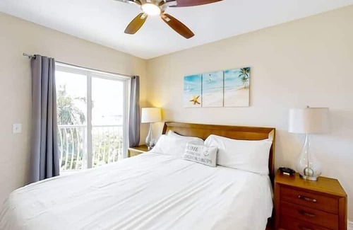 Capri Isle Apartment | 2 Bedroom 825086 by Houzlet