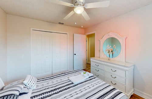 Eagle Lake House | Dog-friendly charming home with enclosed pool, large lanai, desk, & open layout