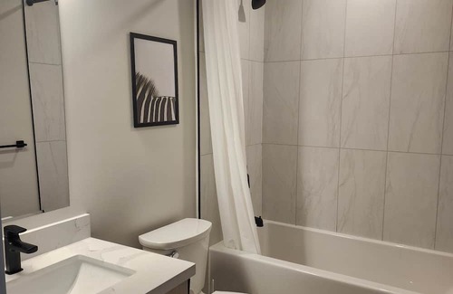 Kitchener Apartment | Trendy 1 Queen Bed Studio Prime Downtown location