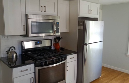 Gloucester House | Cozy 2 bedroom between the beach and downtown