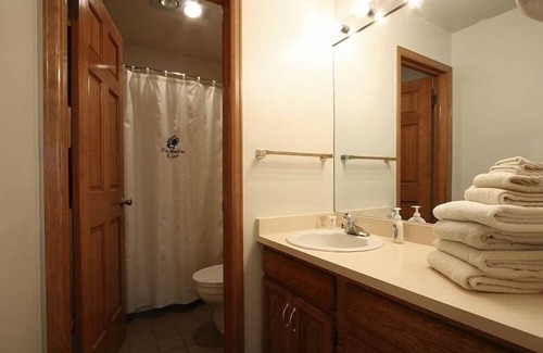 Summit Cove Condo | Great condo for groups/families near Keystone, Outlet Malls & 5 major ski areas.