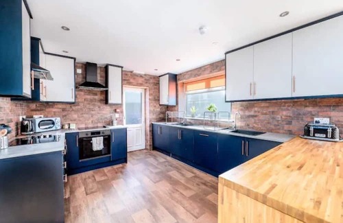 Grimsby House | Guest Homes | Newport House