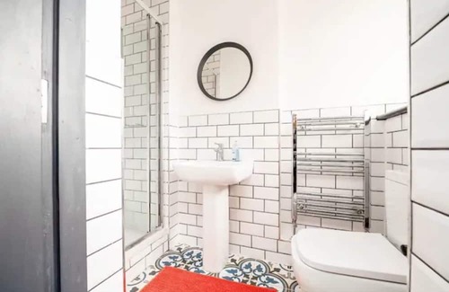 Grimsby House | Guest Homes | Newport House