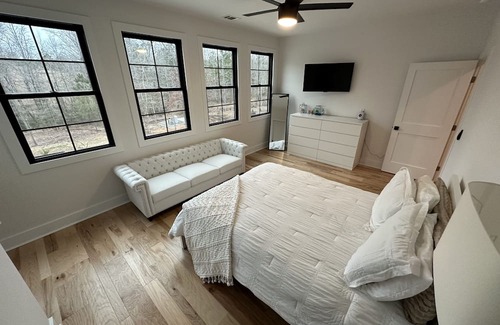 Appling House | Augusta Masters Rental - 10 BRs w/Pool + Theater. Priv. 5ac lot. Close to Course