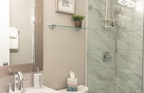Elmwood Park Condo | Modern Apartment by MILA Home ,Close to O'Hare, 2BR, Free Parking, Self Check In