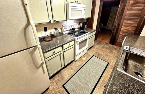 Andrews Cabin | Cozy modern Mountainview Cabin near Great Smoky Mountain National Park NC