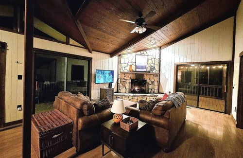 Andrews Cabin | Cozy modern Mountainview Cabin near Great Smoky Mountain National Park NC