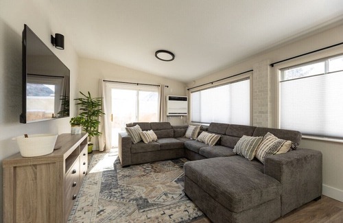 Berkley House | Coloradicool!Firepit|Game Room | Pet Friendly | 10 Min DT