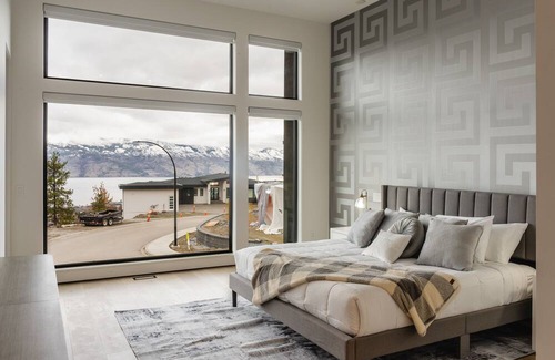 Central Okanagan Villa | West Kelowna Luxury Hillside Retreat - Pool & Rooftop Hot-Tub