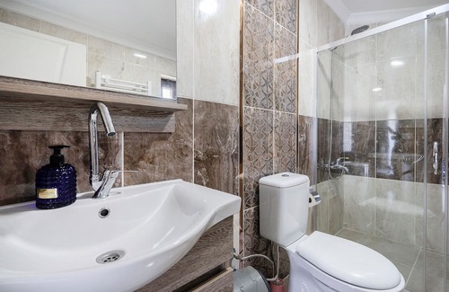 Osmangazi Apartment | Duplex Flat w Nature View Balcony and AC in Bursa