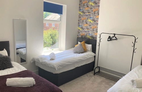 Wolverhampton House | Lovely 4-Bed House in Central Wolverhampton