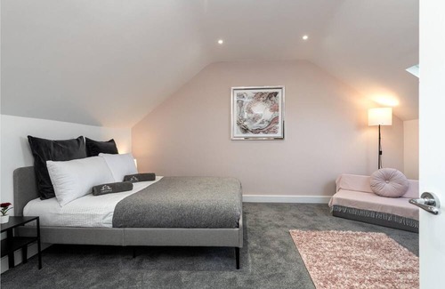 Gillingham Apartment | HUGE 1-Bed Apartment in Kent