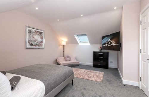 Gillingham Apartment | HUGE 1-Bed Apartment in Kent