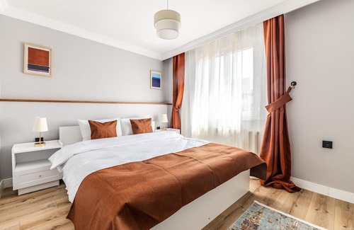 Kadikoy Apartment | Centrally Located Furnished Flat in Kadikoy
