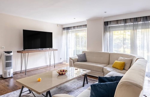 Arnavutkoy Apartment | Flat with Garden 10 min to Bebek Shore