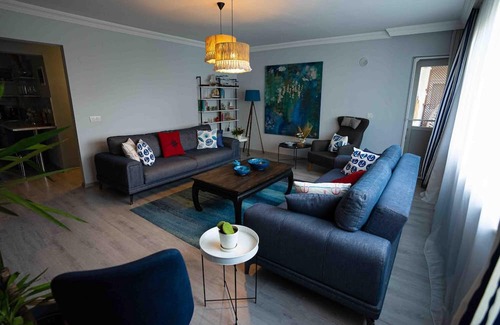 Marmaris City Center Apartment | Stunning Seaside Retreat w Balcony 1 min to Beach