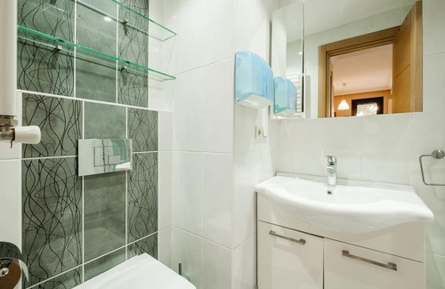 Bostanci Apartment | Modern Flat By Bagdat Avenue and Bostanci Coast