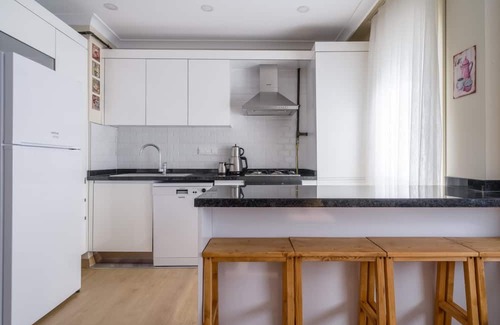 Bakırkoy Apartment | Cozy Flat 10 min to Aqua Florya Mall in Bakirkoy