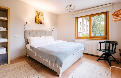 Uskudar Villa | House with Garden and Bosphorus View in Kuzguncuk