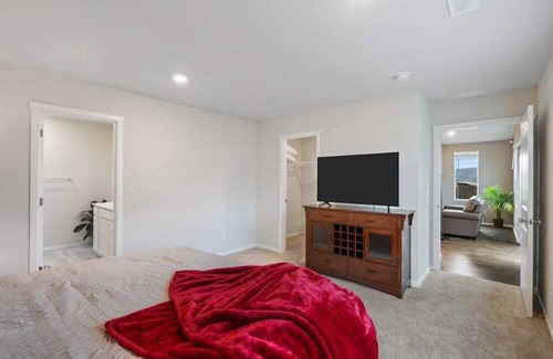Carrolls House | Quiet Riverside Escape in Kalama