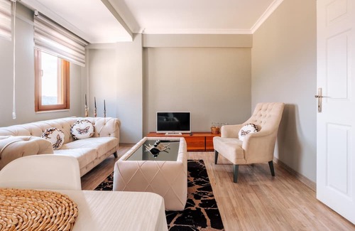 Sakarya Province Apartment | Central Flat Near Golden Horn and Bilgi University