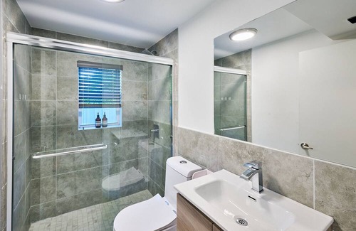 Parkside Apartment | Relaxation in Hollywood beach getaway, with KING BED!
