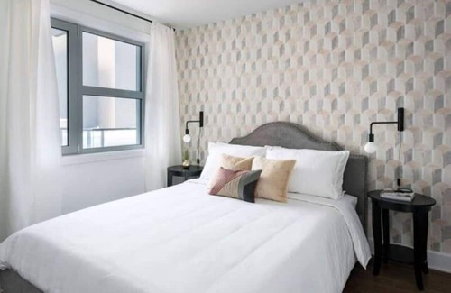 Latin Quarter Apartment | Place-Des-Arts 1-Bedroom Condo