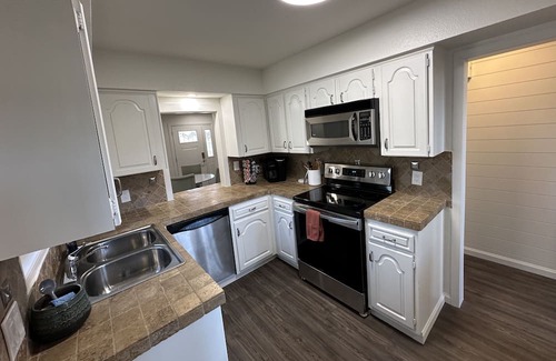 Hot Springs Village House | Golf course lot, walk to Pickleball, mini-golf, basket ball, park, & pool!!!!