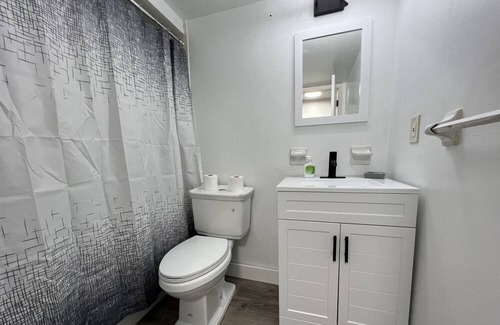 University Heights Condo | Entire 2 bedroom condo - walk to UF/Shands