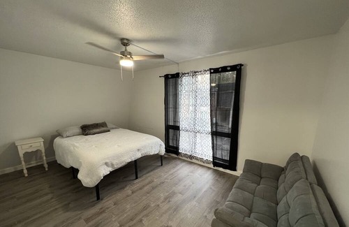 University Heights Condo | Entire 2 bedroom condo - walk to UF/Shands