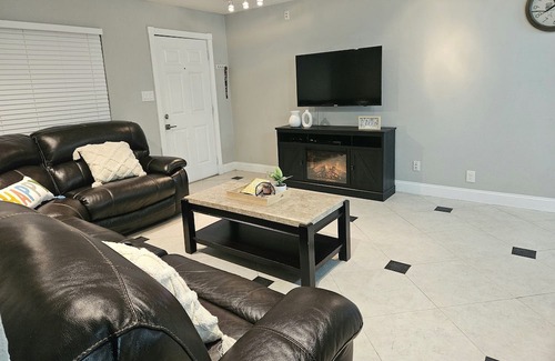 Sacramento House | Sacramento 4 bedroom house near Cal expo, Arden mall, Pool and hot tub.