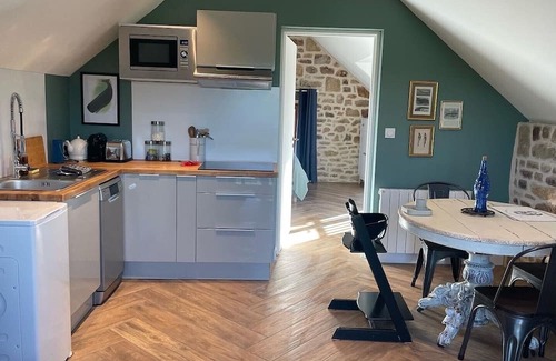 Ploemel Cottage | Cottage "Gîtes d'Izel N°2" with Private Garden & Wi-Fi
