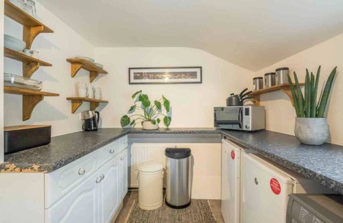 Cambridge Apartment | Cambridge 3 bedroom flat with private parking