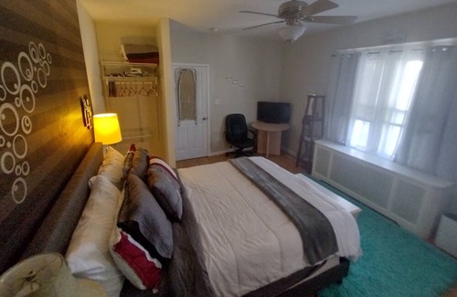 Moorestown-Lenola House | Cozy Family Friendly & Fully Stocked In-Law Suite