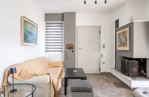 Porto Rafti Apartment | Escape in Porto Rafti - A Spacious Coastal Haven