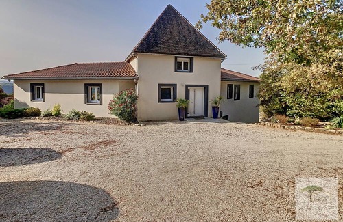 Cajarc Villa | La Tourelle du Lot, a modern luxury villa located in Cajarc near the Lot