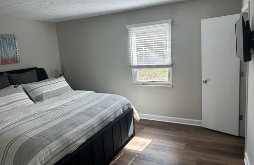 Westfield House | 4BR/2bath