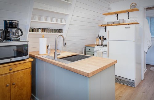 Boyne Falls Cabin | 10 min to Boyne Mountain - Cozy A-Frame Cabin - Springbrook Retreat