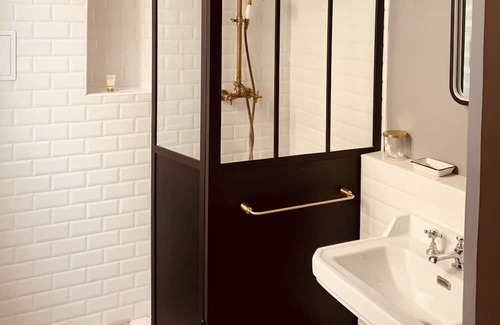 Gares Apartment | Suite with private bathroom