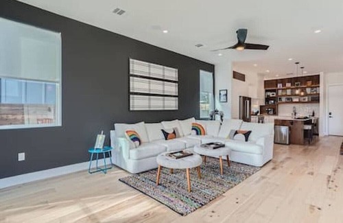 Chestnut House | New! 4 BDRM w/POOL Mins To DT